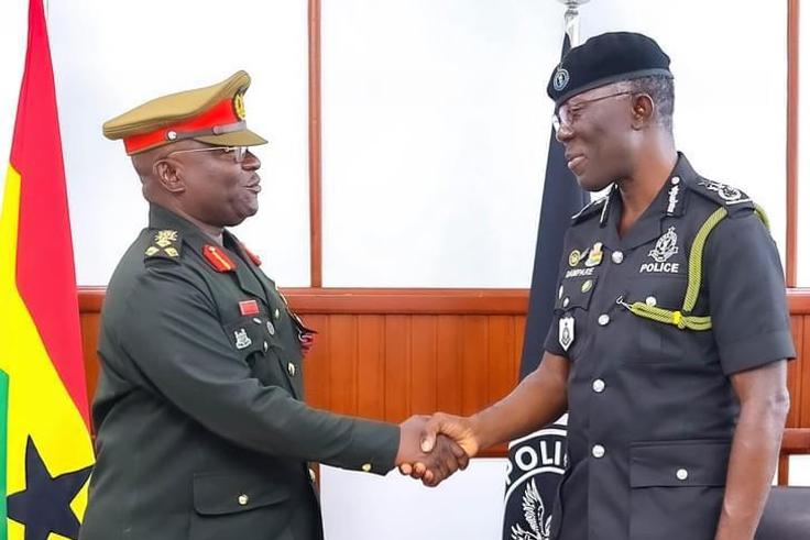 Chief of Defence Staff pays courtesy call on IGP at Police Headquarters