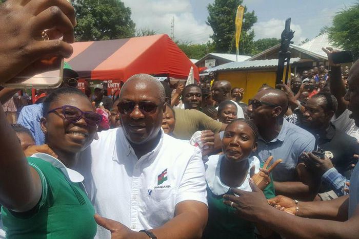 Mahama mobbed by nurses at Jirapa