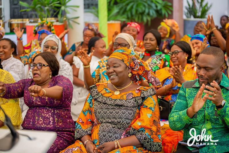 Lordina Mahama interacts with market queens from Kumasi