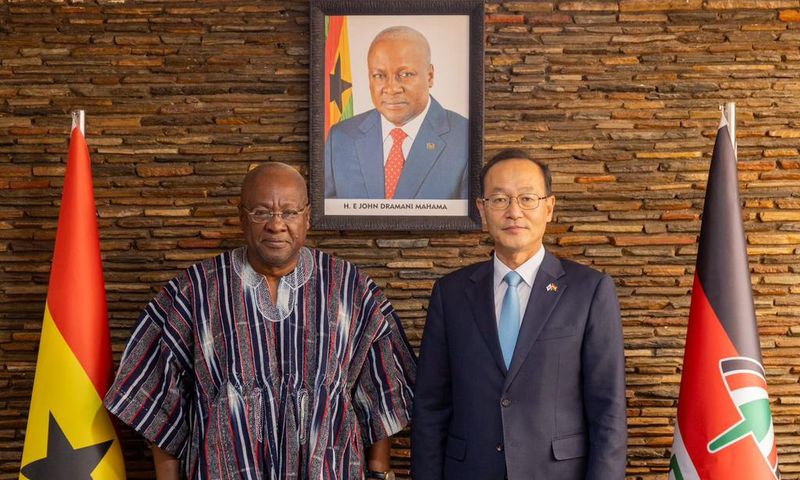 John Mahama with South Korea’s ambassador to Ghana, Park Kyongsig