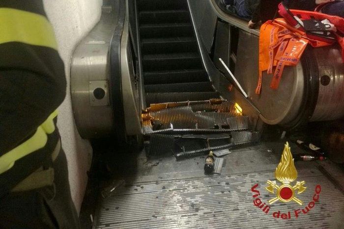 An escalator collapsed at the "Repubblica" metro station in Rome, injuring more than 20 people.