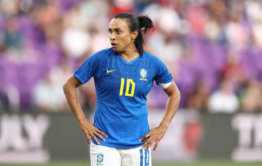 Marta retires from football