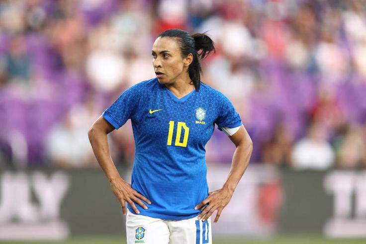 Marta retires from football
