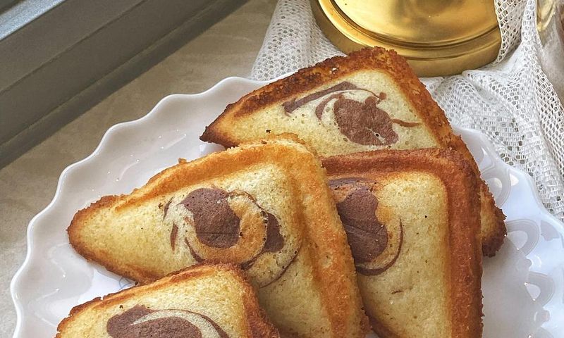 Bread toaster cake