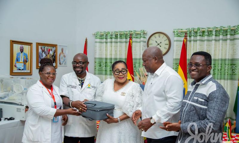 John Mahama at Dodowa hospital