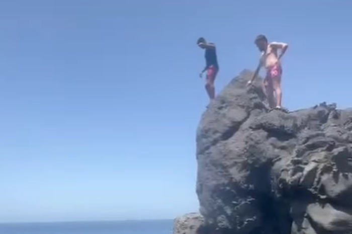 Tourist jumps off a cliff [Instagram/@canarias1500kmdecosta]