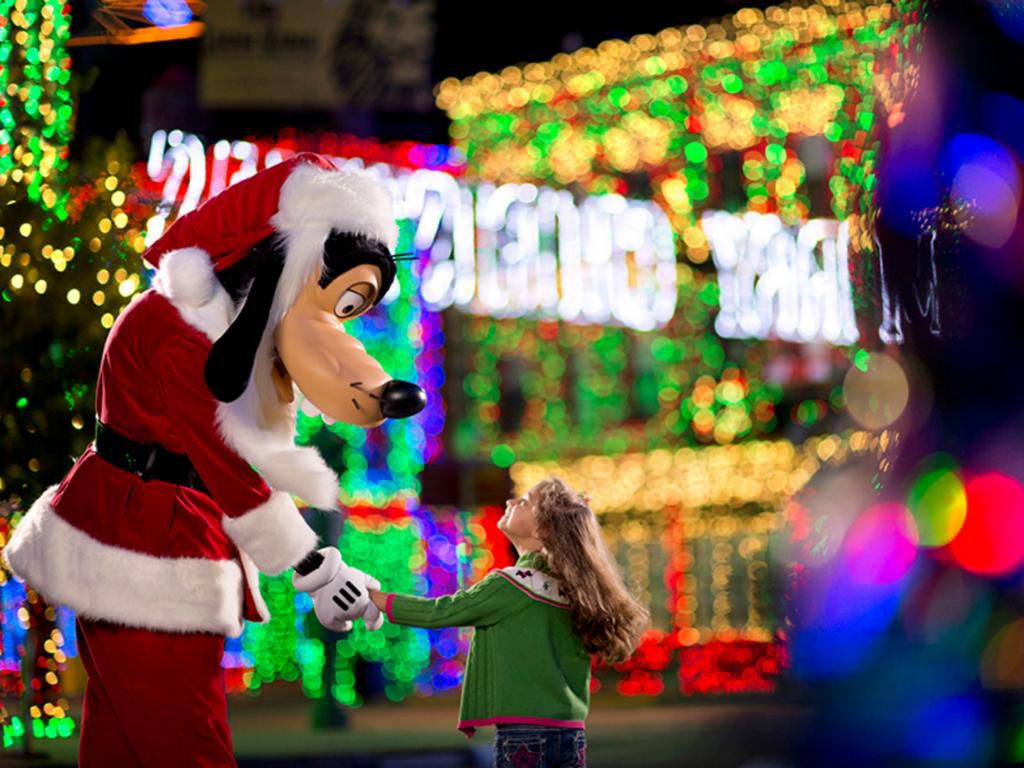 Former employees reveal what it's like to work at Disney parks over the holidays
