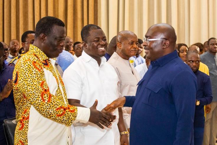 Dr Mahamudu Bawumia with YEA officers