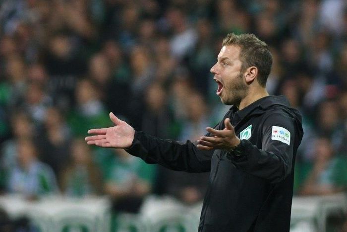 Werder Bremen coach Florian Kohfeldt is delighted to be able to rely on the experience of 40-year-old forward Claudio Pizarro