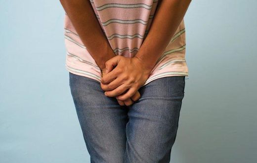 ___8813010___2018___9___5___10___man-with-hands-holding-his-crotch-he-wants-to-pee-urinary-incontinence-concept-760x506