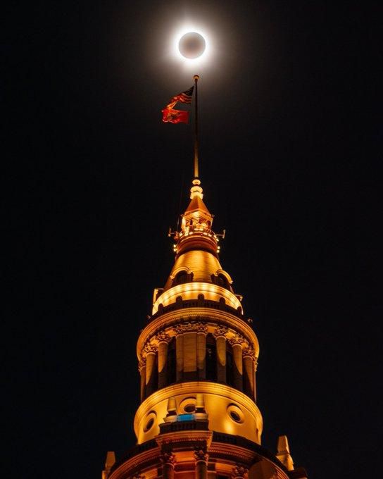 The total solar eclipse in Cleveland, United States [Photo credit: Gabe Wasylko]