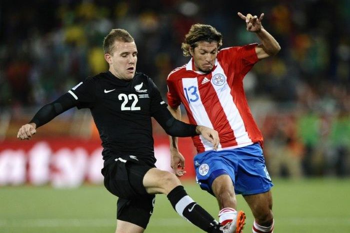 New Zealand's striker Jeremy Brockie (L) fights for the ball with Paraguay's midfielder Enrique Vera during the Group F first round 2010 World Cup football match Paraguay vs. New Zealand on June 24, 2010 at Peter Mokaba stadium in Polokwane. NO PUSH TO...