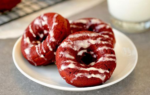 Red velvet donuts [hungry girl]