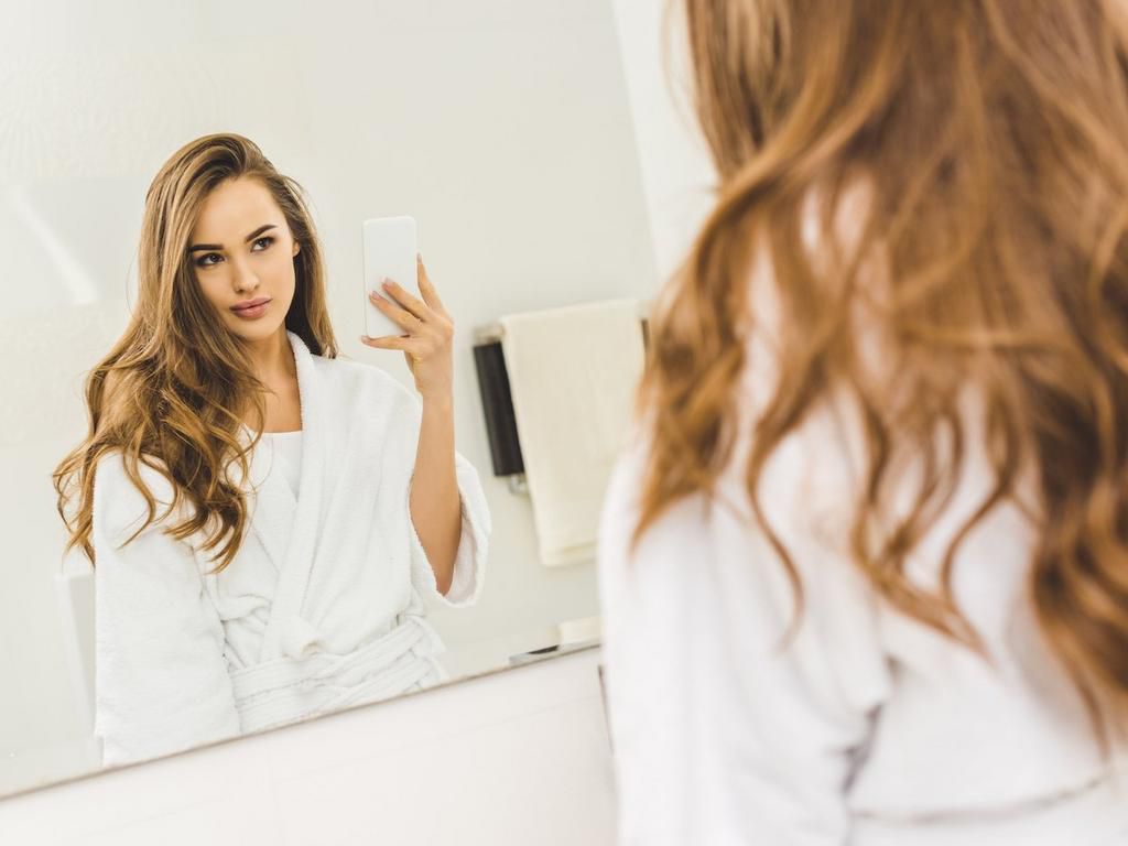 mirror selfie