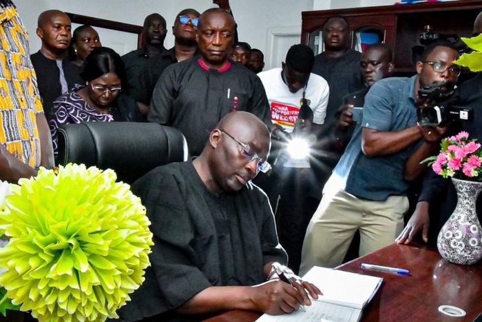 Bawumia signs book of condolence
