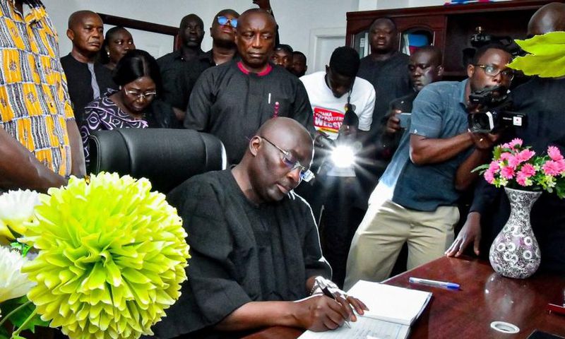 Bawumia signs book of condolence