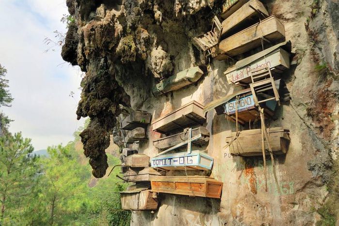 The hanging coffins of Sagada [AncientOrigins]