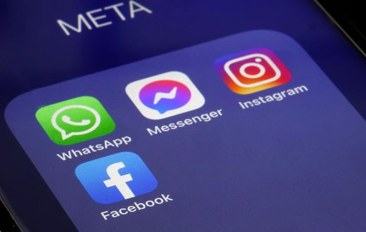 Logos of WhatsApp, Messenger, Instagram and Facebook apps belonging to the company Meta displayed on the screen of an iPhone.