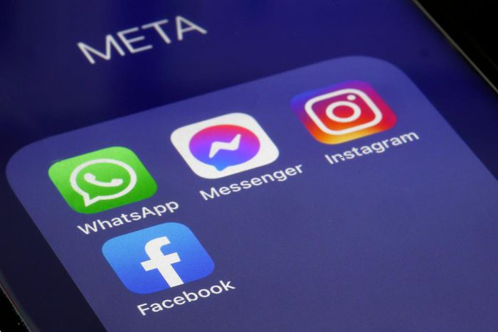 Logos of WhatsApp, Messenger, Instagram and Facebook apps belonging to the company Meta displayed on the screen of an iPhone.