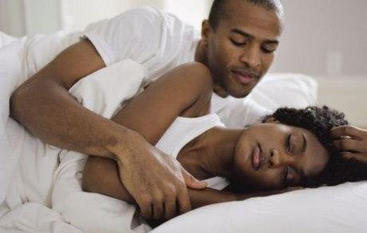 ___9108383___2018___11___15___16___Black-couple-in-bed