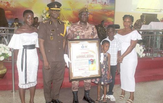 Prison officer promoted after re-arresting escaped prisoner