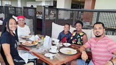 Van Vicker and his family