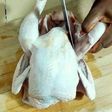Cutting chicken [YouTube/Versaltile Nana]