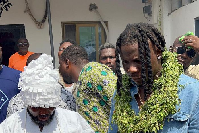 Stonebwoys vists Osu traditional leaders ahead of Bhim Concert