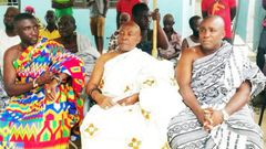 Nana Baffour Kotei Sramah Ababio, Chief of Breman (middle). Picture Source: The Chronicle
