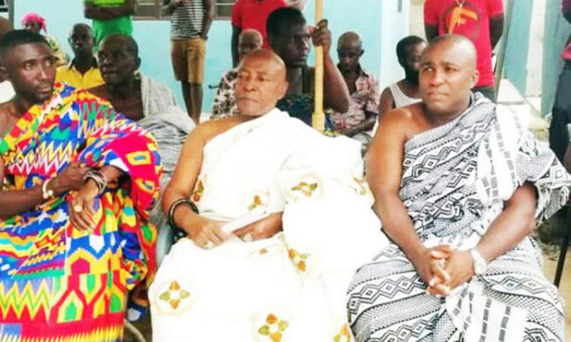 Nana Baffour Kotei Sramah Ababio, Chief of Breman (middle). Picture Source: The Chronicle