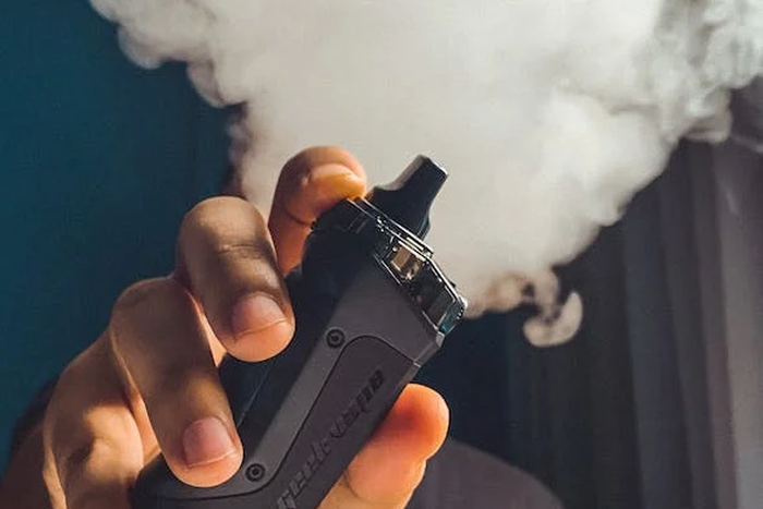 Person holding black Vape