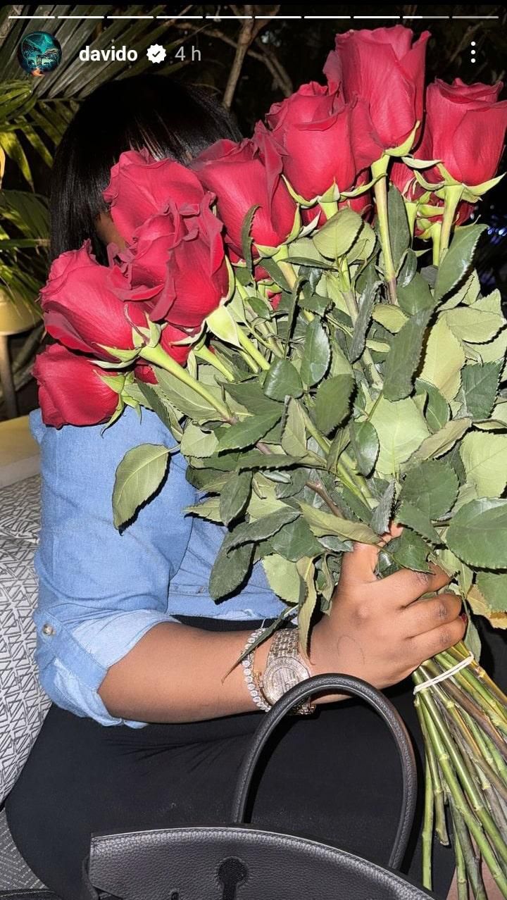 Davido gifts Chioma stacks of cash, roses ahead of her birthday