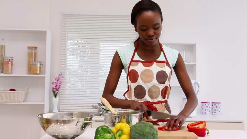 African woman cooking (Framepool)