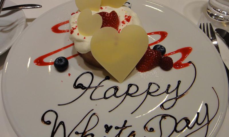 Japanese celebrate Valentine a bit differently [Nihonomoshiroi]