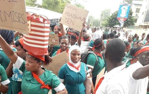 Nurses picket