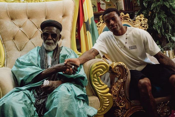 Gini Wijnaldum visits Chief Imam