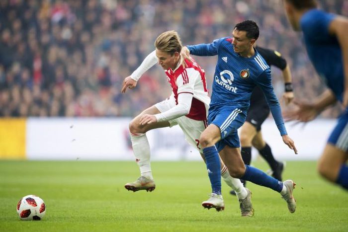 Ajax and Netherlands star Frenkie de Jong (L) in action against Feyenoord's Steven Berghuis (R).