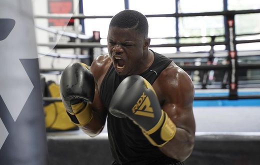 Sarkodie rallies support for Freezy Macbones ahead of his next fight