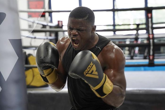 Sarkodie rallies support for Freezy Macbones ahead of his next fight