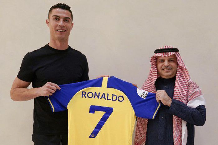 Ronaldo signs for Al-Nassr