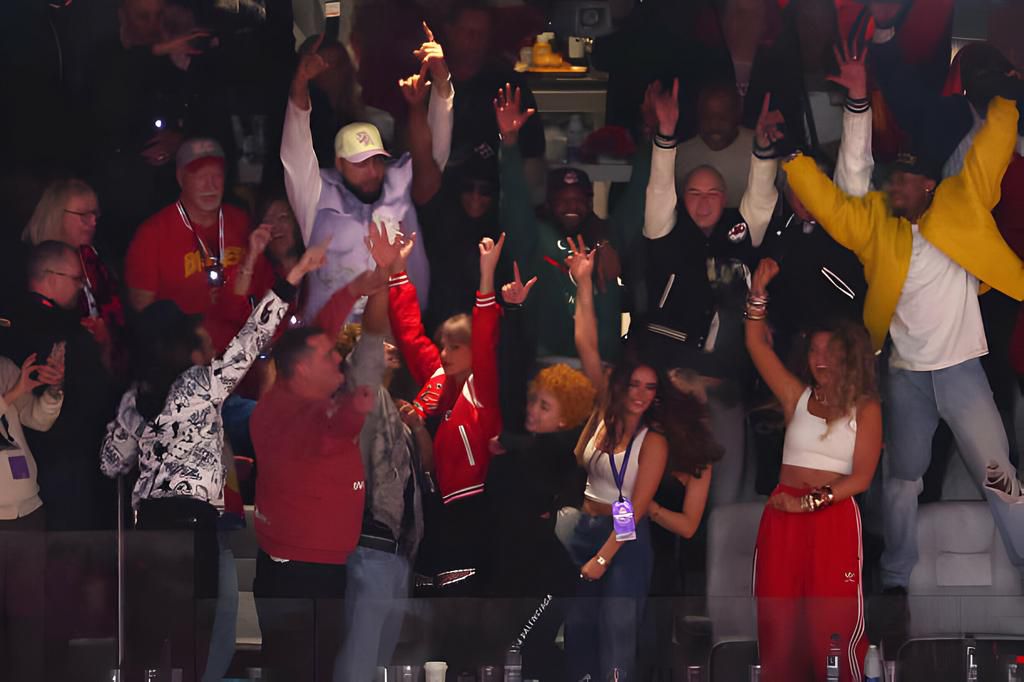 Taylor swift and the stars cheer after the Chief's win [Getty/Michaelreaves]