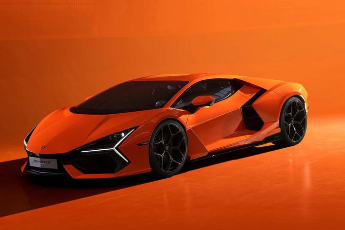 Lamborghini Revuelto [motortrend]