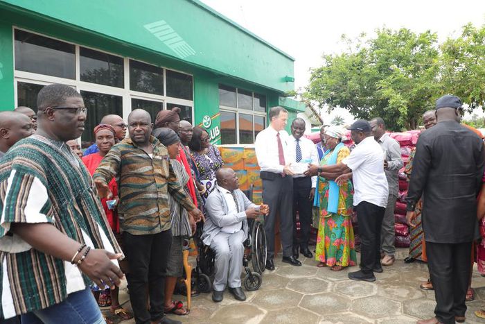 Elder Jörg Klebingat presenting the items to the community leaders and the MPs