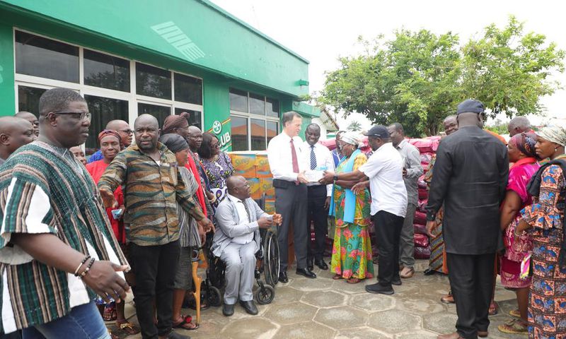 Elder Jörg Klebingat presenting the items to the community leaders and the MPs