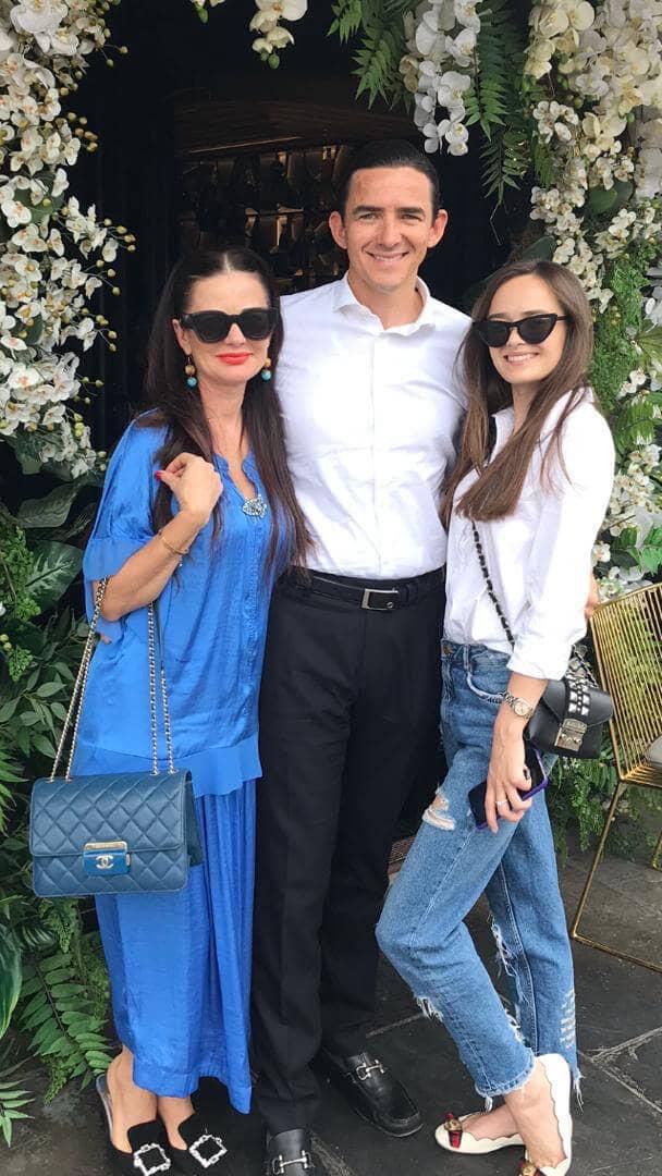 Recent picture of Ken Sharpe with his family.