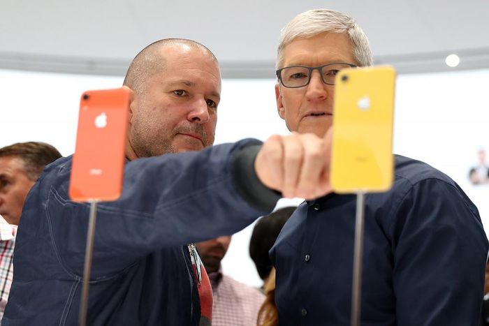 Tim Cook Jony Ive iPhone XR