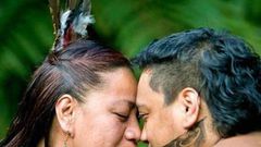 Greeting with a malo in Tonga [pinterest]