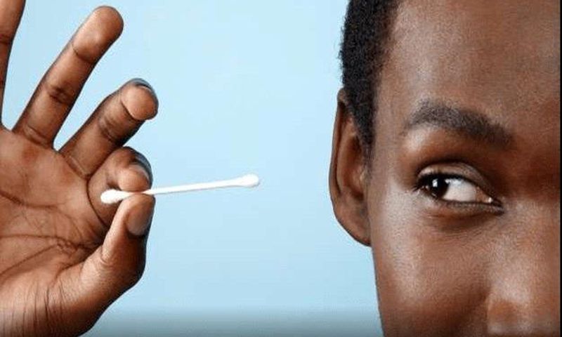 ___7916080___2018___1___31___9___ears-cleaning-by-man