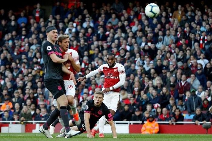 Alexandre Lacazette's superb strike put Arsenal on course for victory against Everton