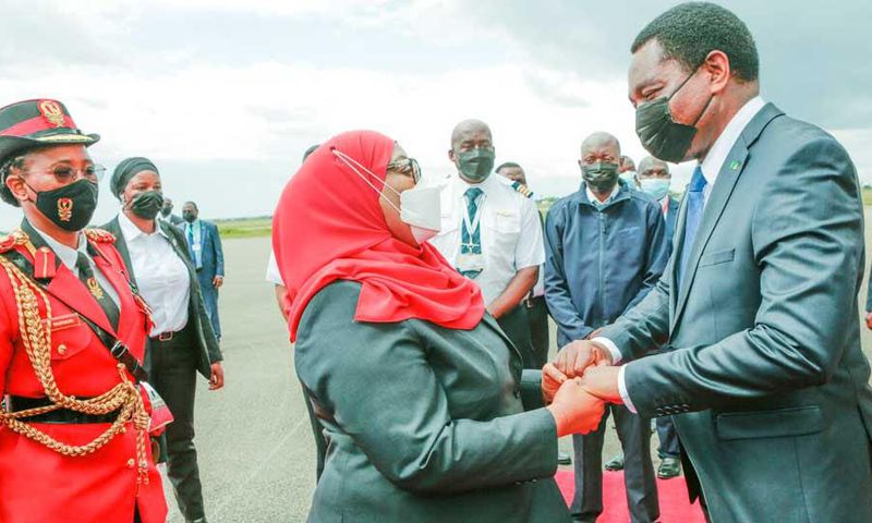 Zambian President Hakainde Hichilema and Tanzanian President Samia Suluhu Hassan